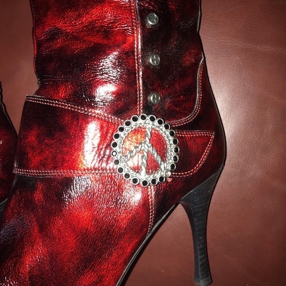 Donald J Pliner Peace Couture Collection - Picture 5 of 14